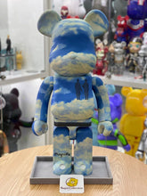 BE@RBRICK x 雷内·马格利特 无限认可 1963 比利牛斯山城堡 1000% bearbrick 蓝天